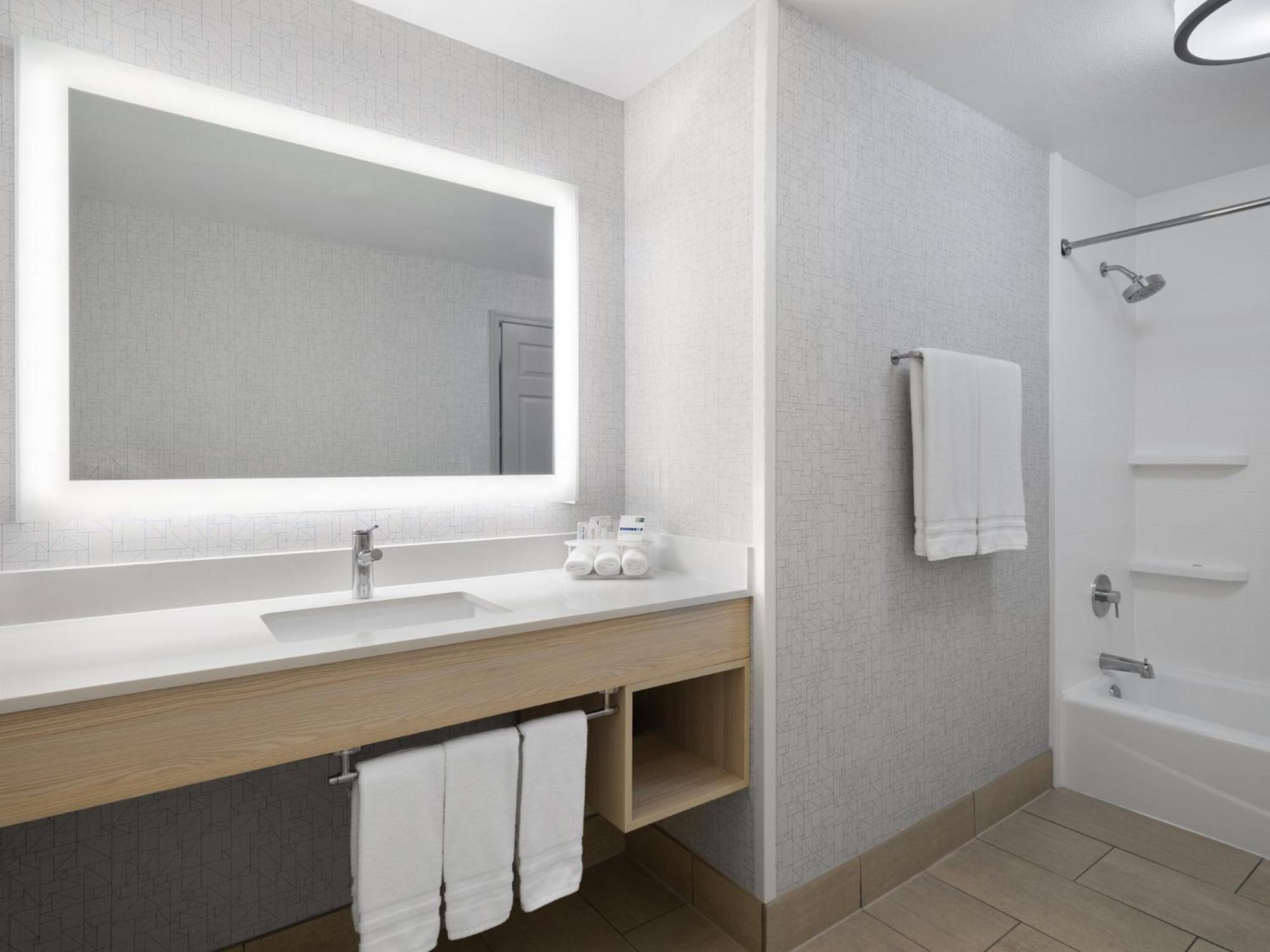 Holiday Inn Express Fort Bragg By Ihg Extérieur photo