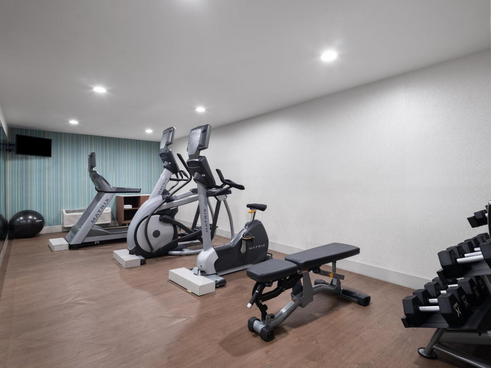 Holiday Inn Express Fort Bragg By Ihg Extérieur photo