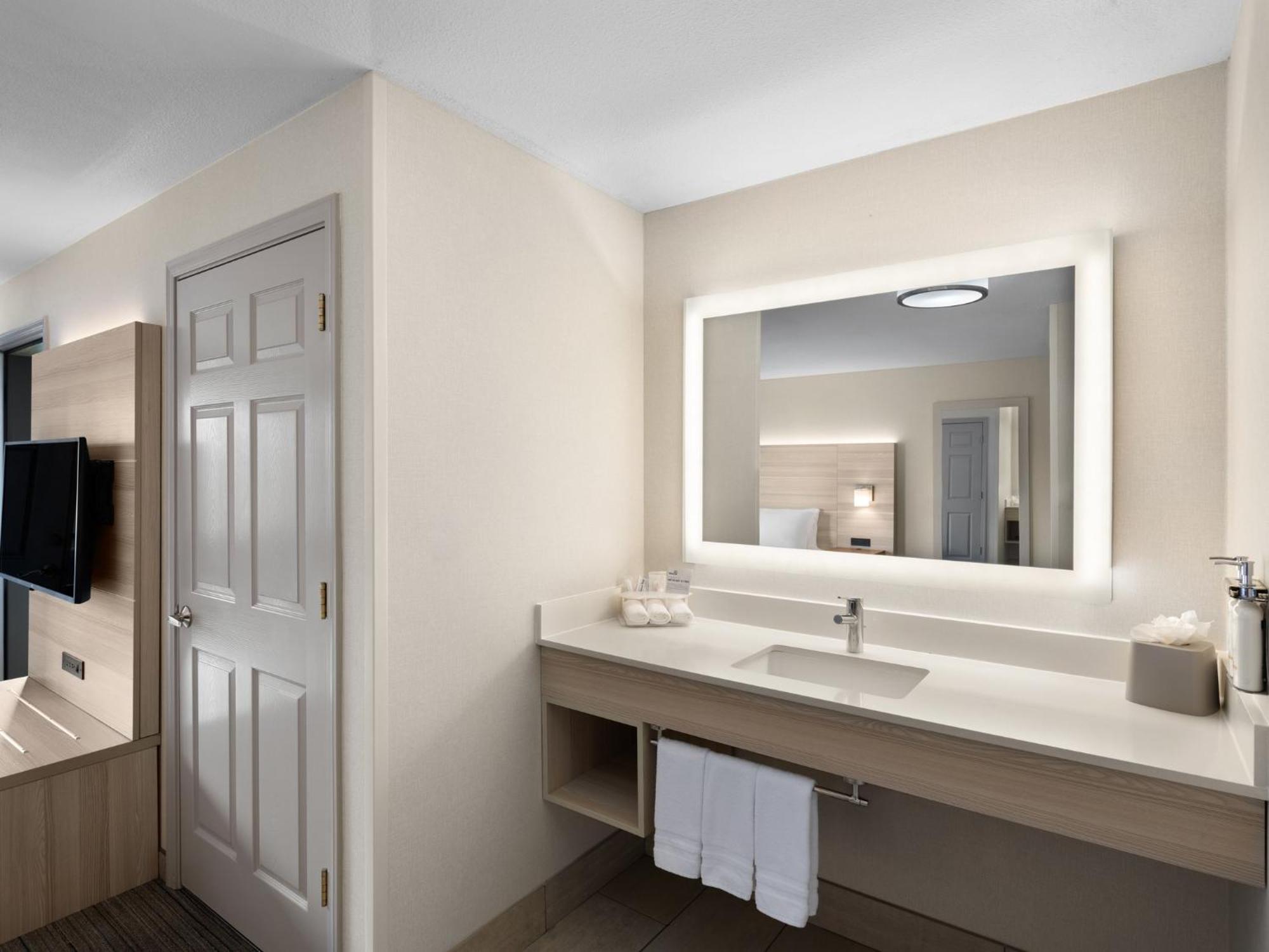 Holiday Inn Express Fort Bragg By Ihg Extérieur photo