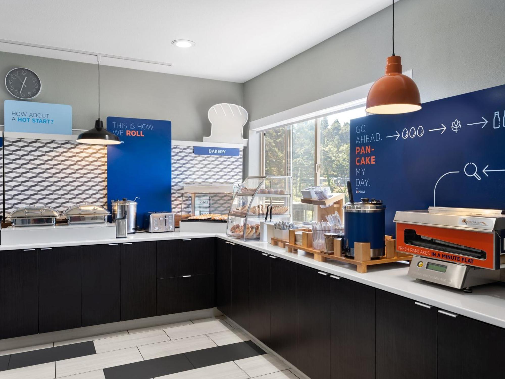 Holiday Inn Express Fort Bragg By Ihg Extérieur photo