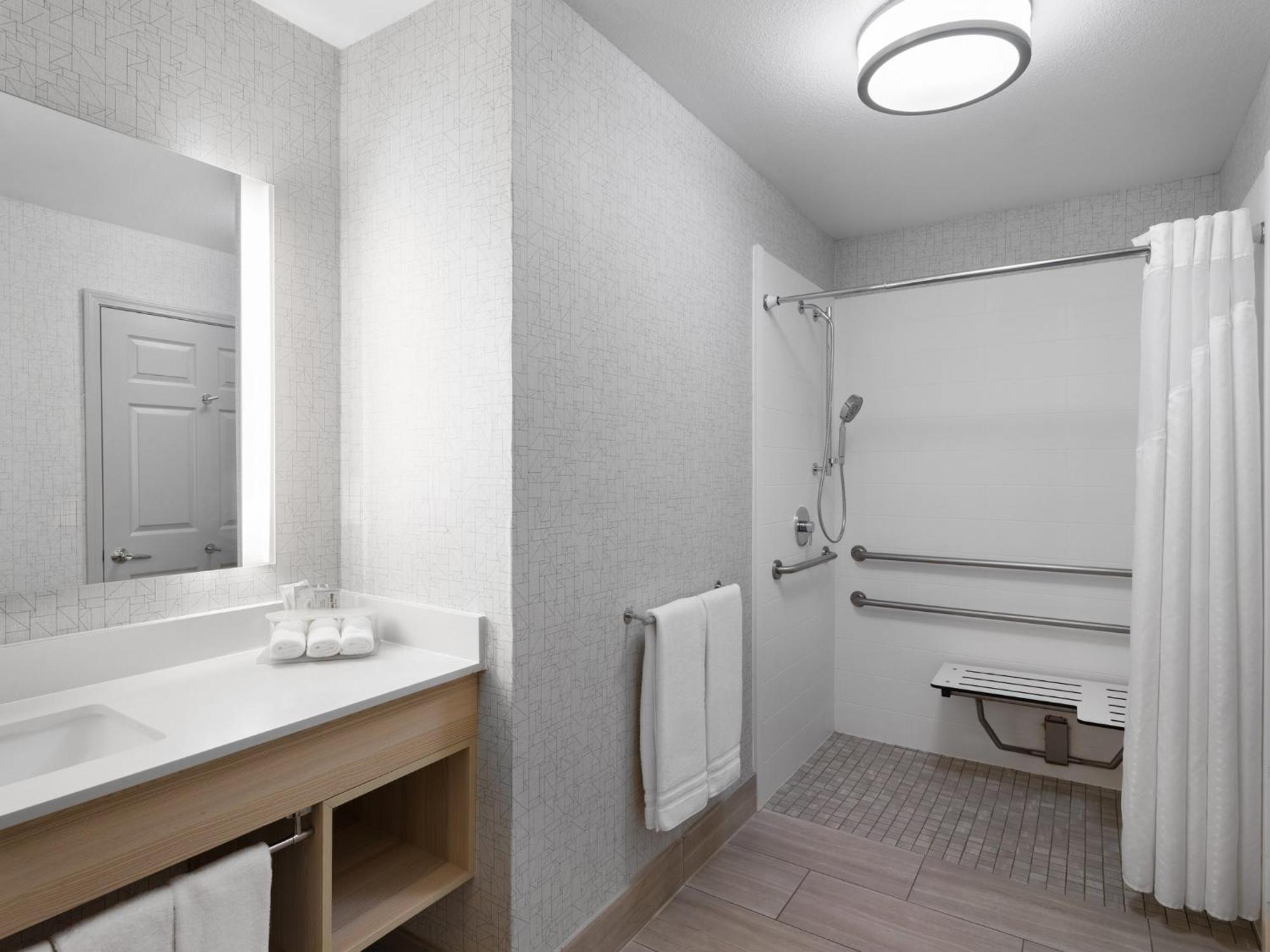 Holiday Inn Express Fort Bragg By Ihg Extérieur photo