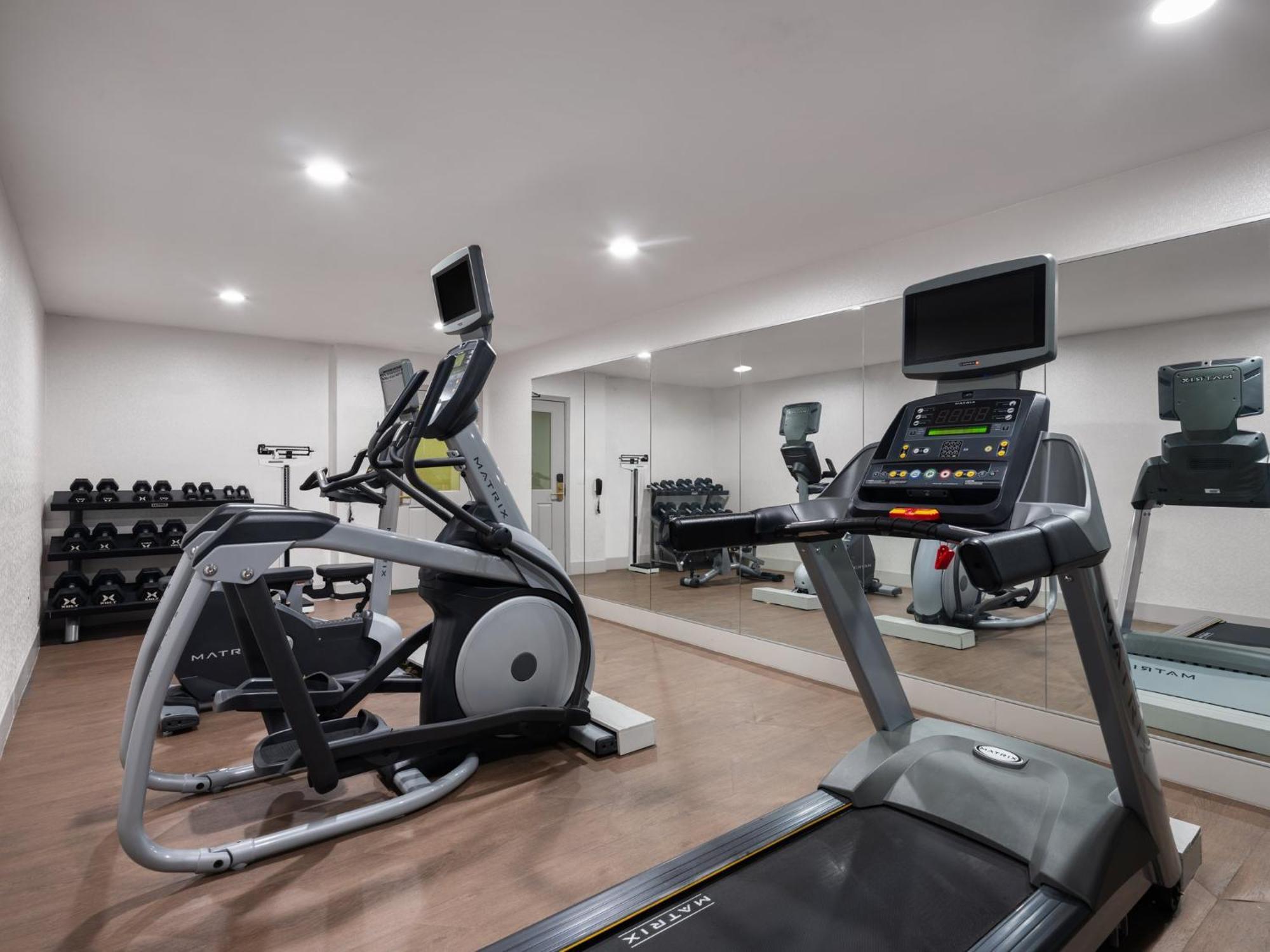 Holiday Inn Express Fort Bragg By Ihg Extérieur photo