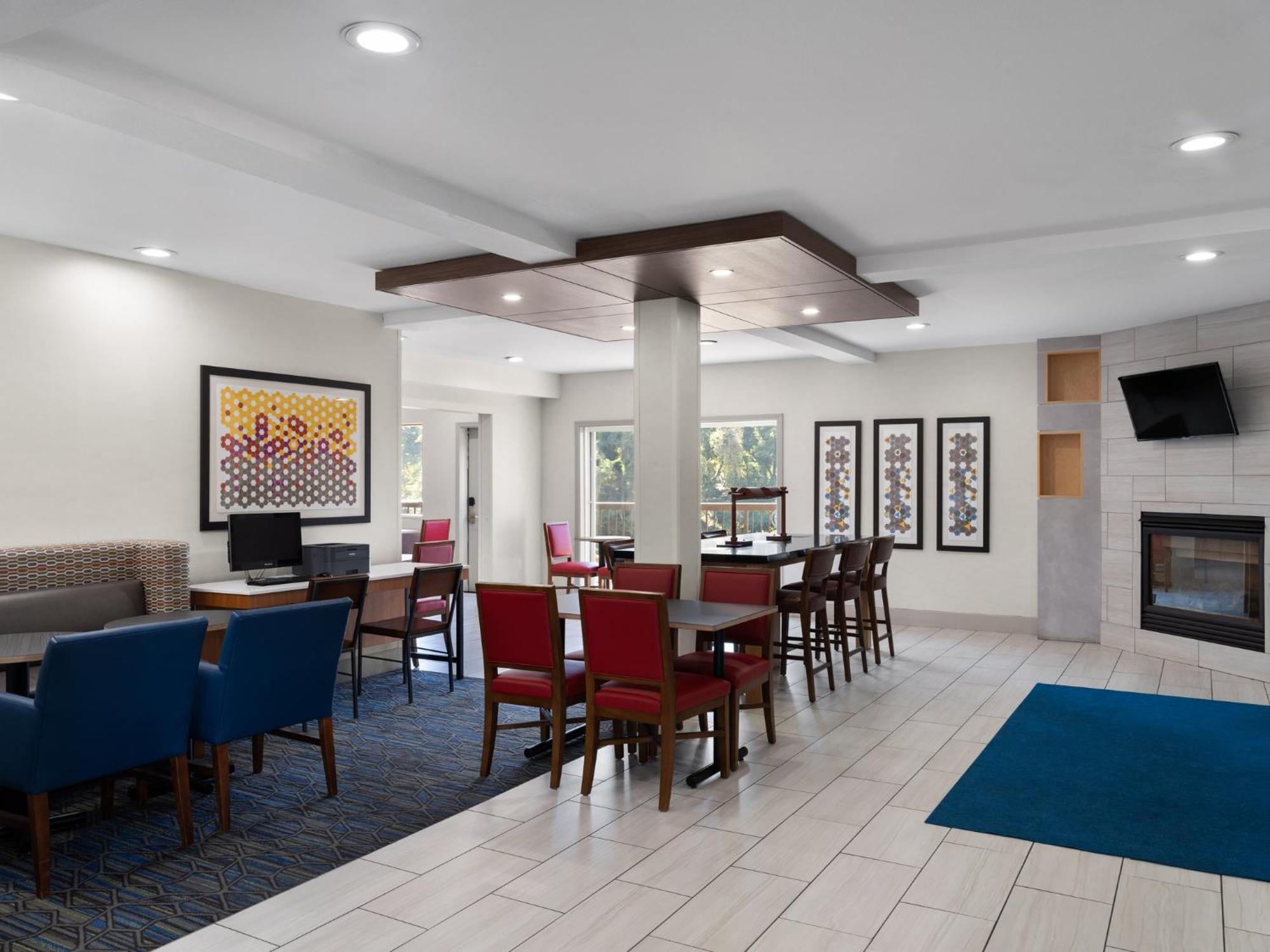 Holiday Inn Express Fort Bragg By Ihg Extérieur photo
