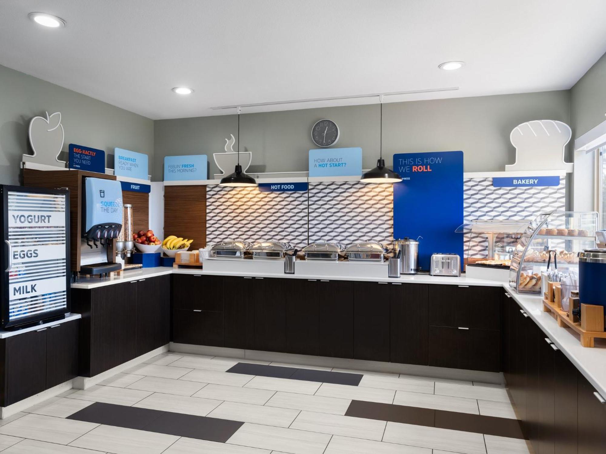 Holiday Inn Express Fort Bragg By Ihg Extérieur photo